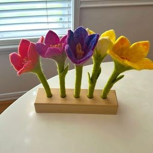 Lovevery Felt Flowers The Helper Kit